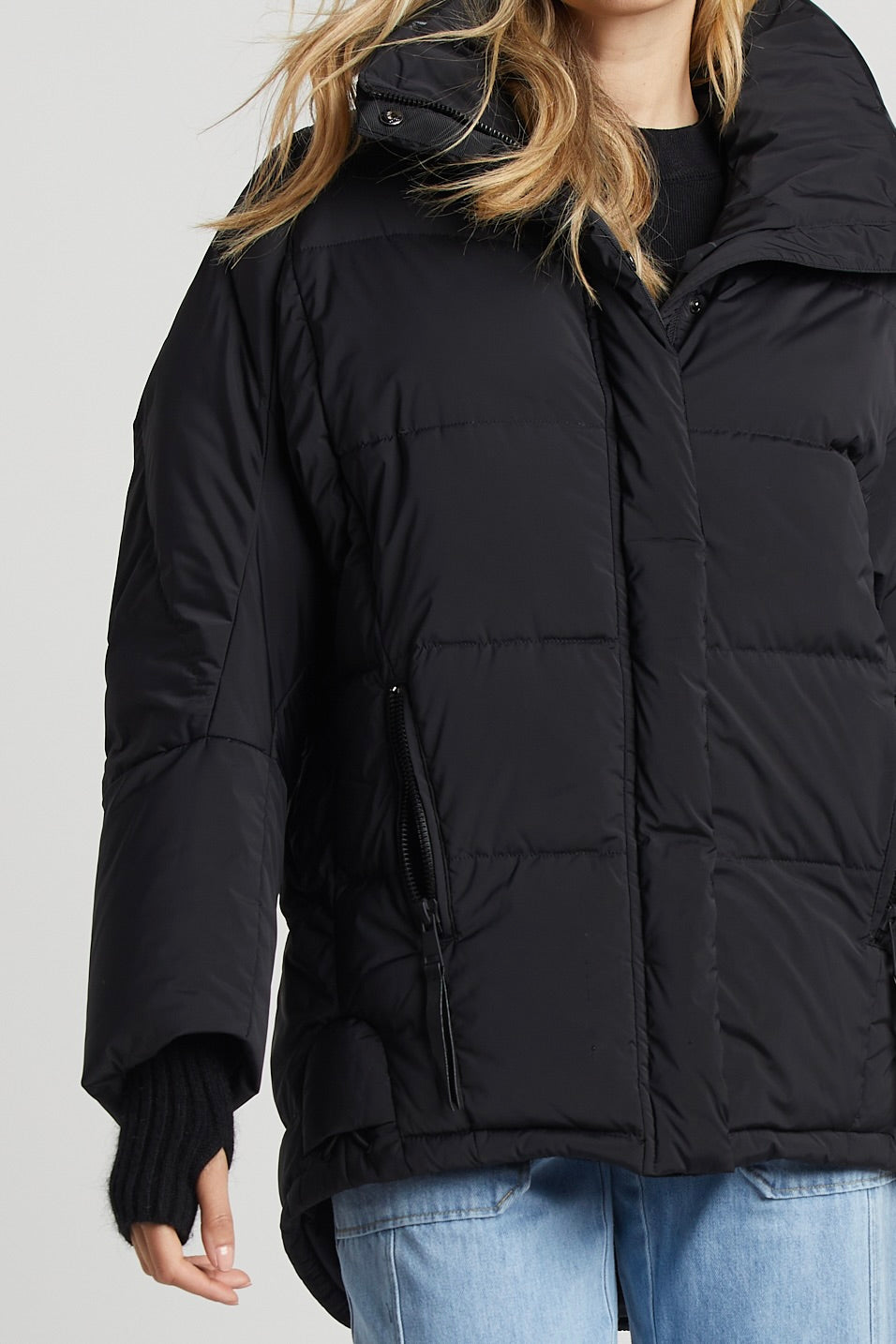 Sasha Cocoon Puffer Jacket in Black