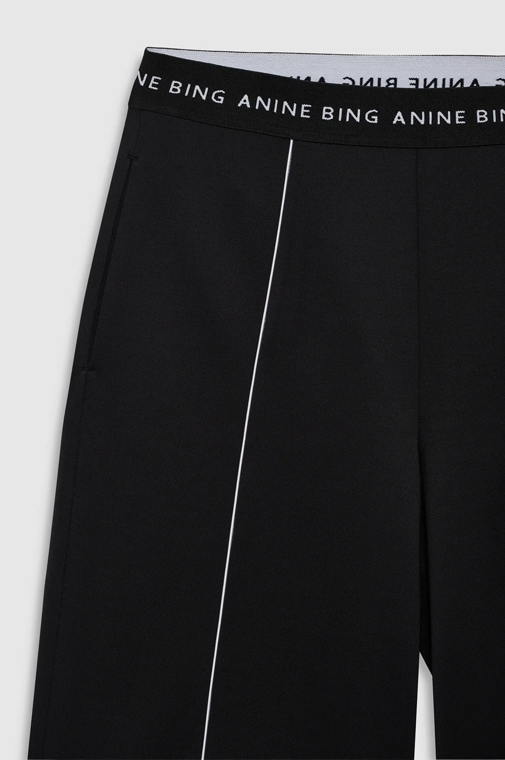 Sari Jogger in Black
