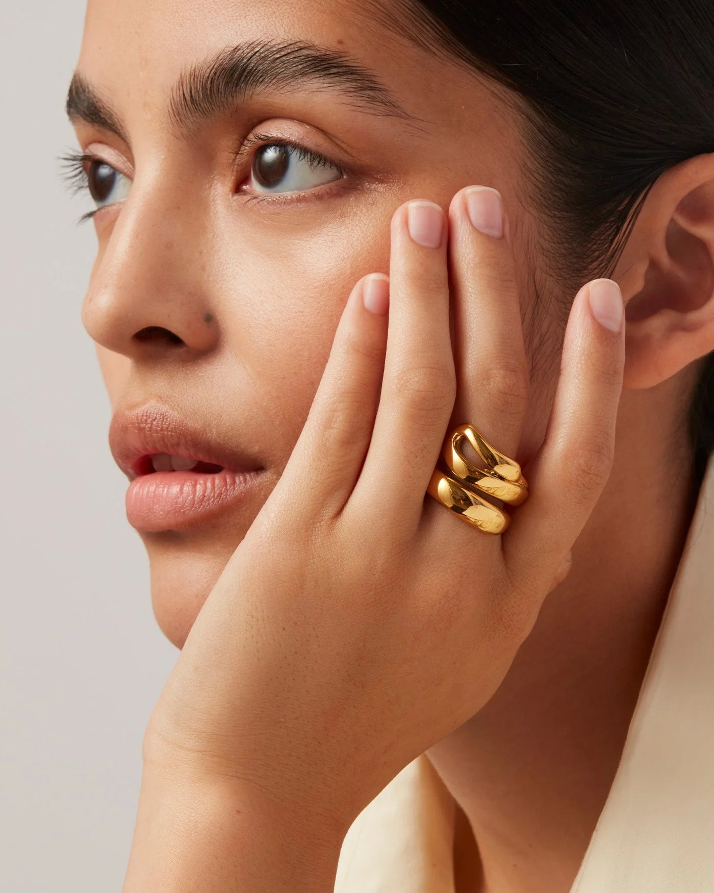 Sees Ring. Gold
