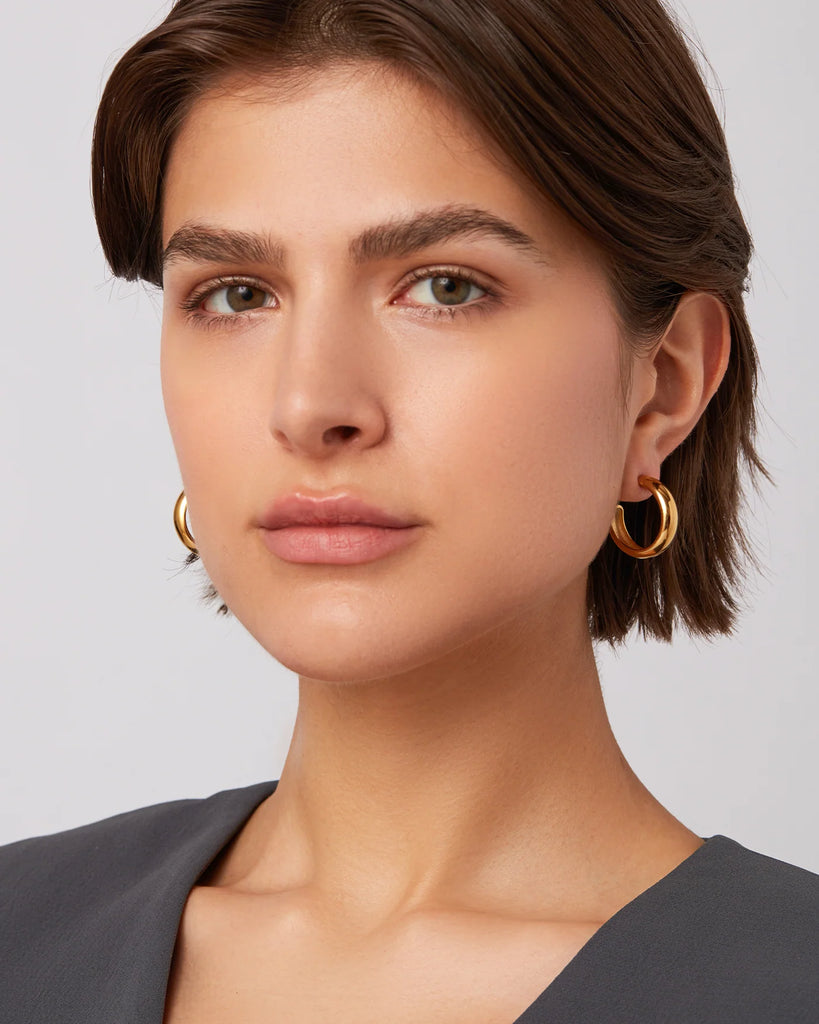 Staple Hoop Earrings Medium in Gold