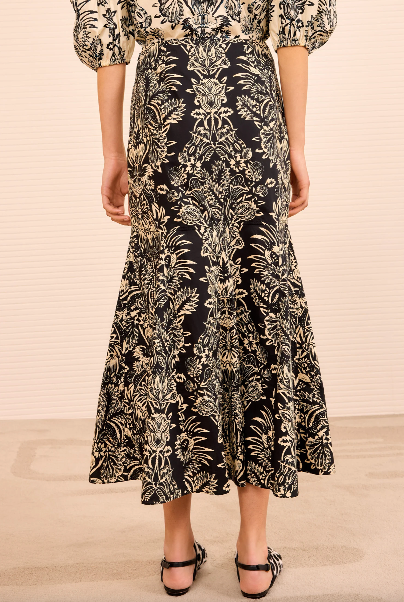 Clarisse Trumpet Midi Skirt in Noir Flora