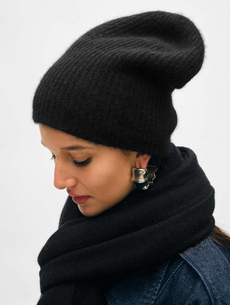 Cashmere Plush Rib Beanie in Dark Umber