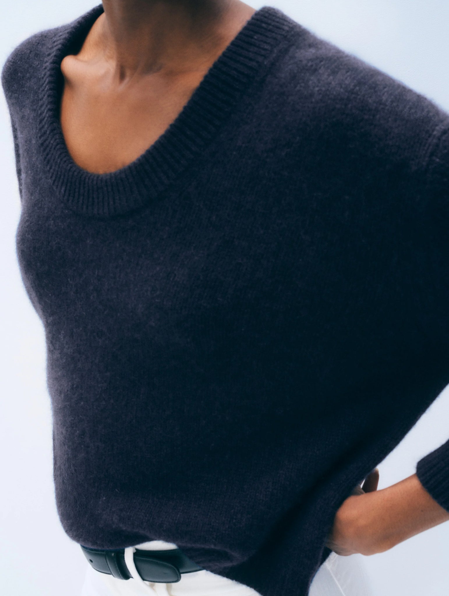 Featherweight Cashmere Scoop Tee in Deep Navy