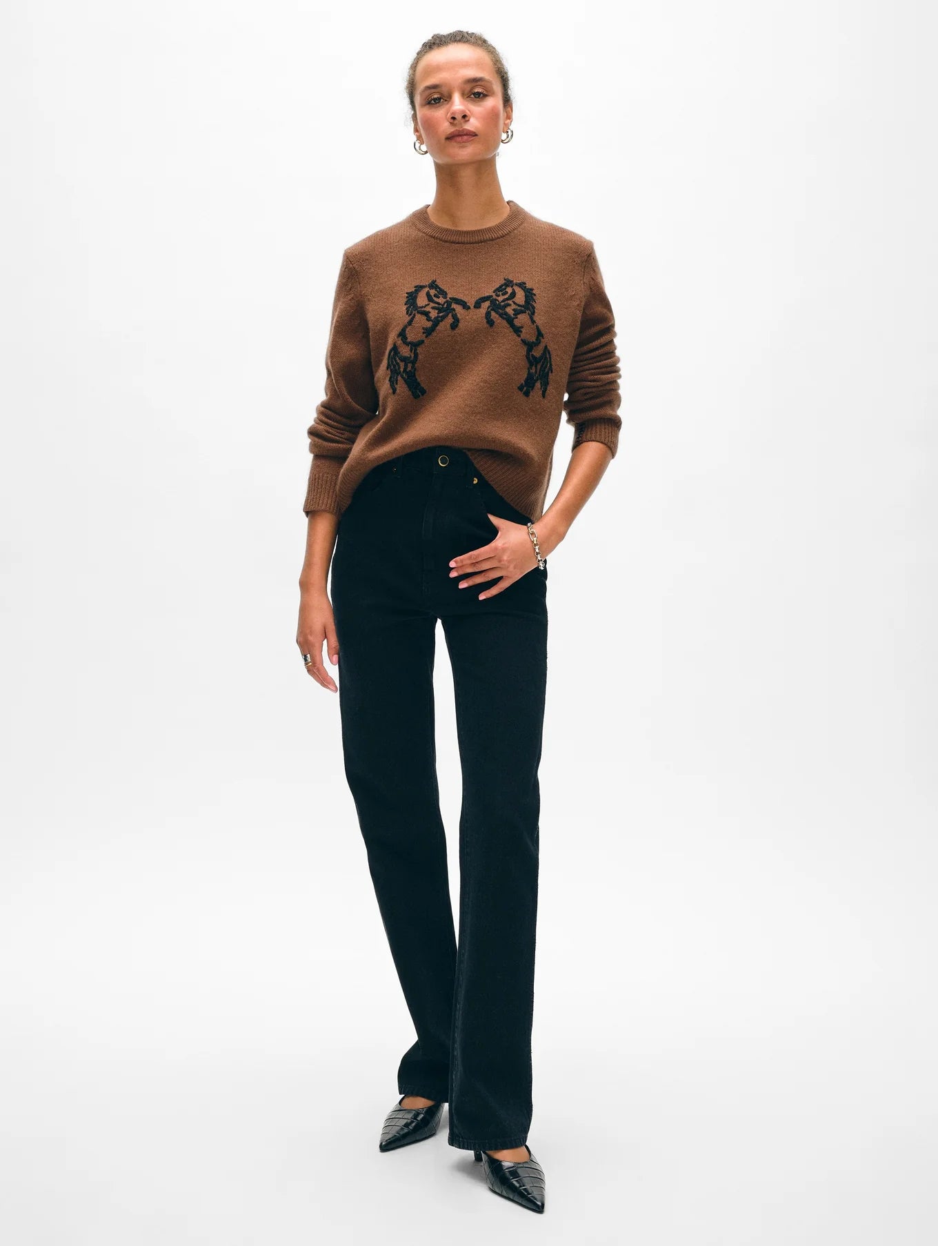 Cashmere Blend Horse Embroidered Crewneck in Umber/Black