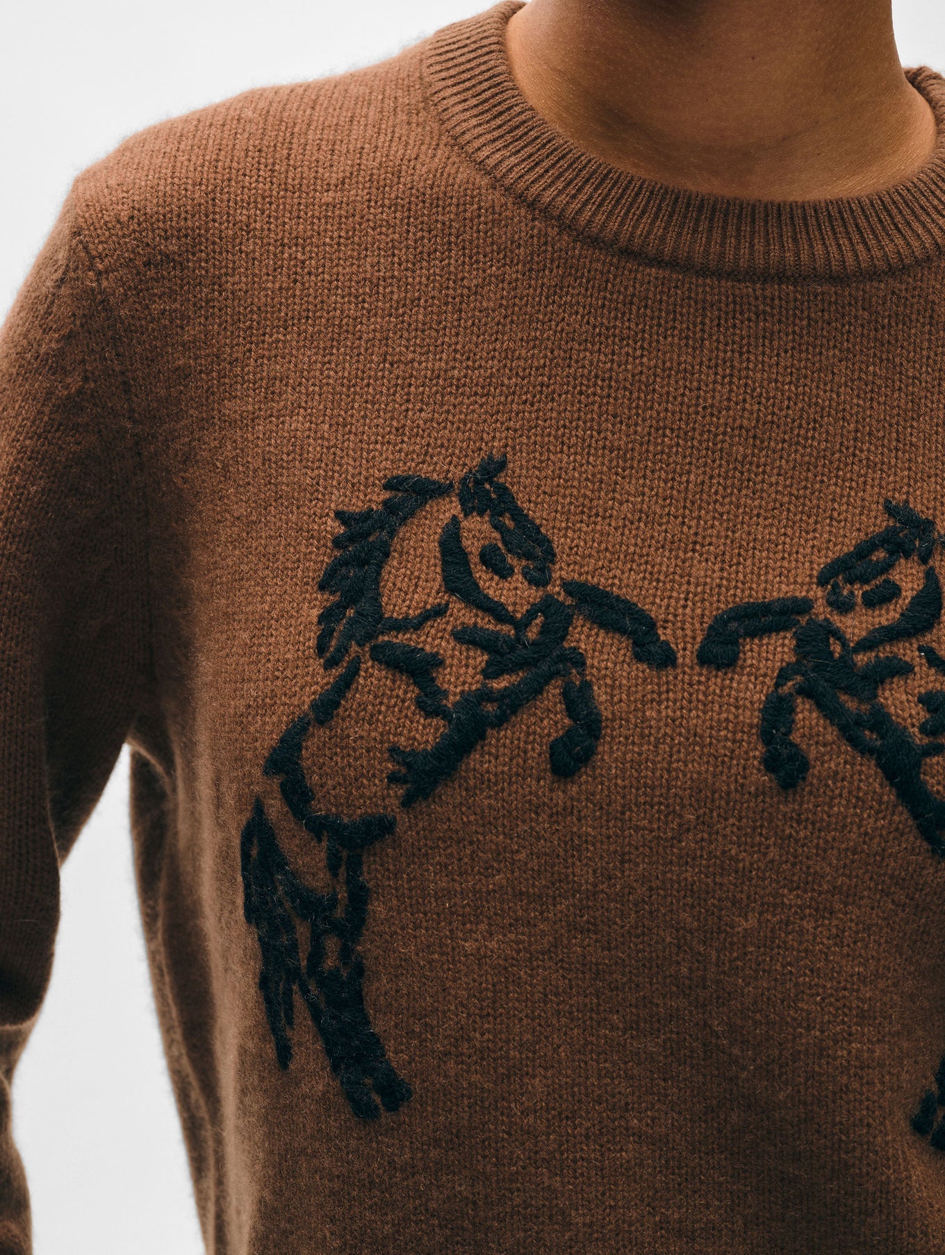 Cashmere Blend Horse Embroidered Crewneck in Umber/Black