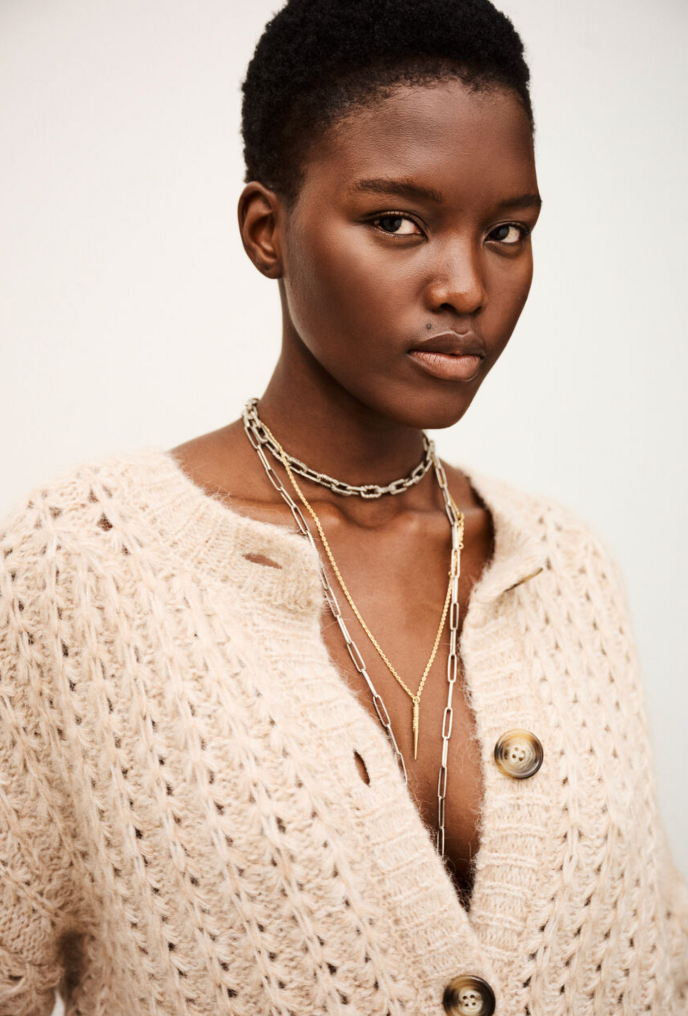 Bosic Cardigan. Beige