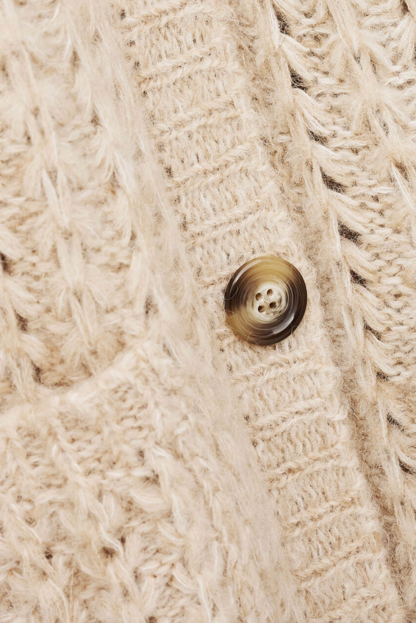 Bosic Cardigan. Beige