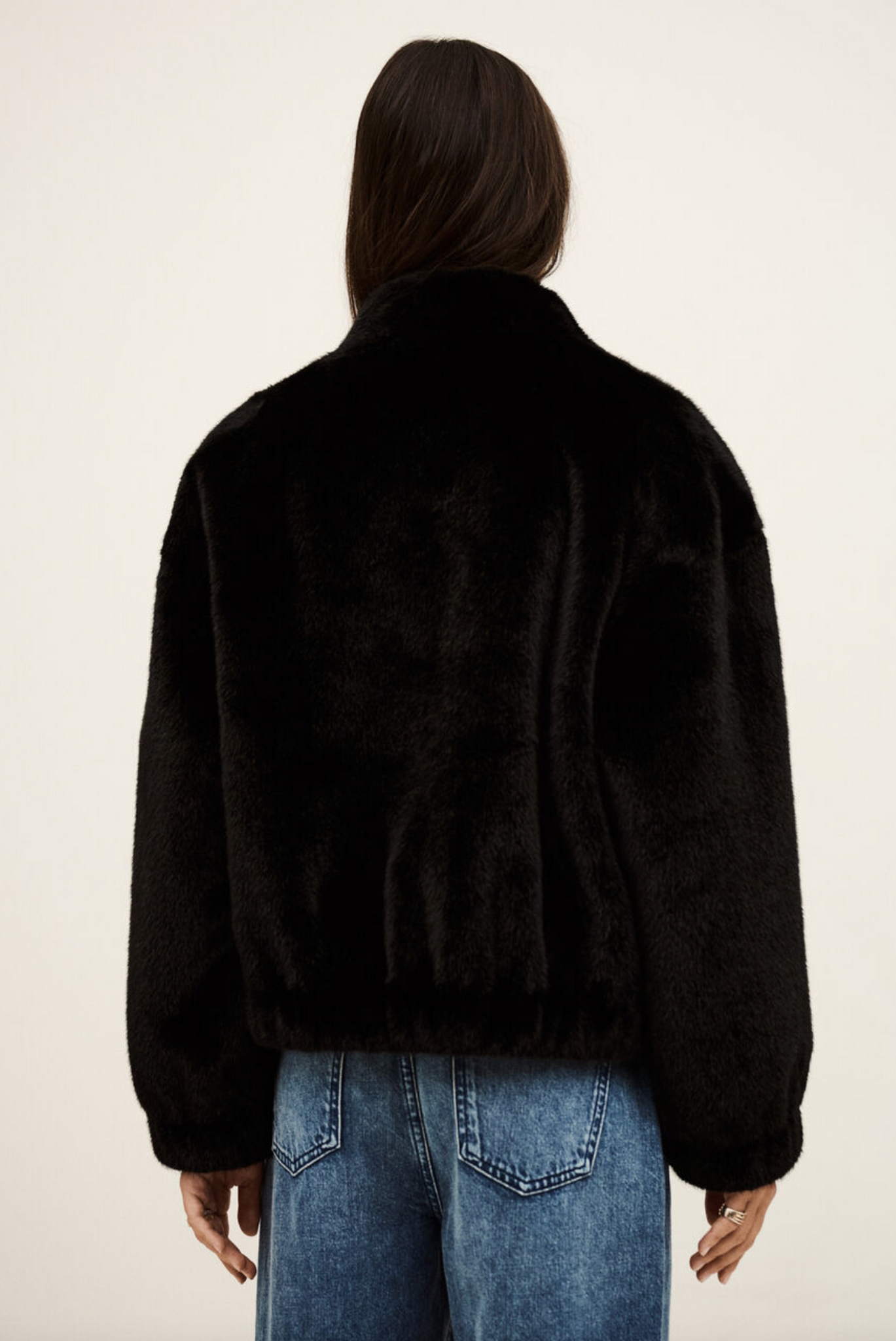 Paros Short Coat. Noir