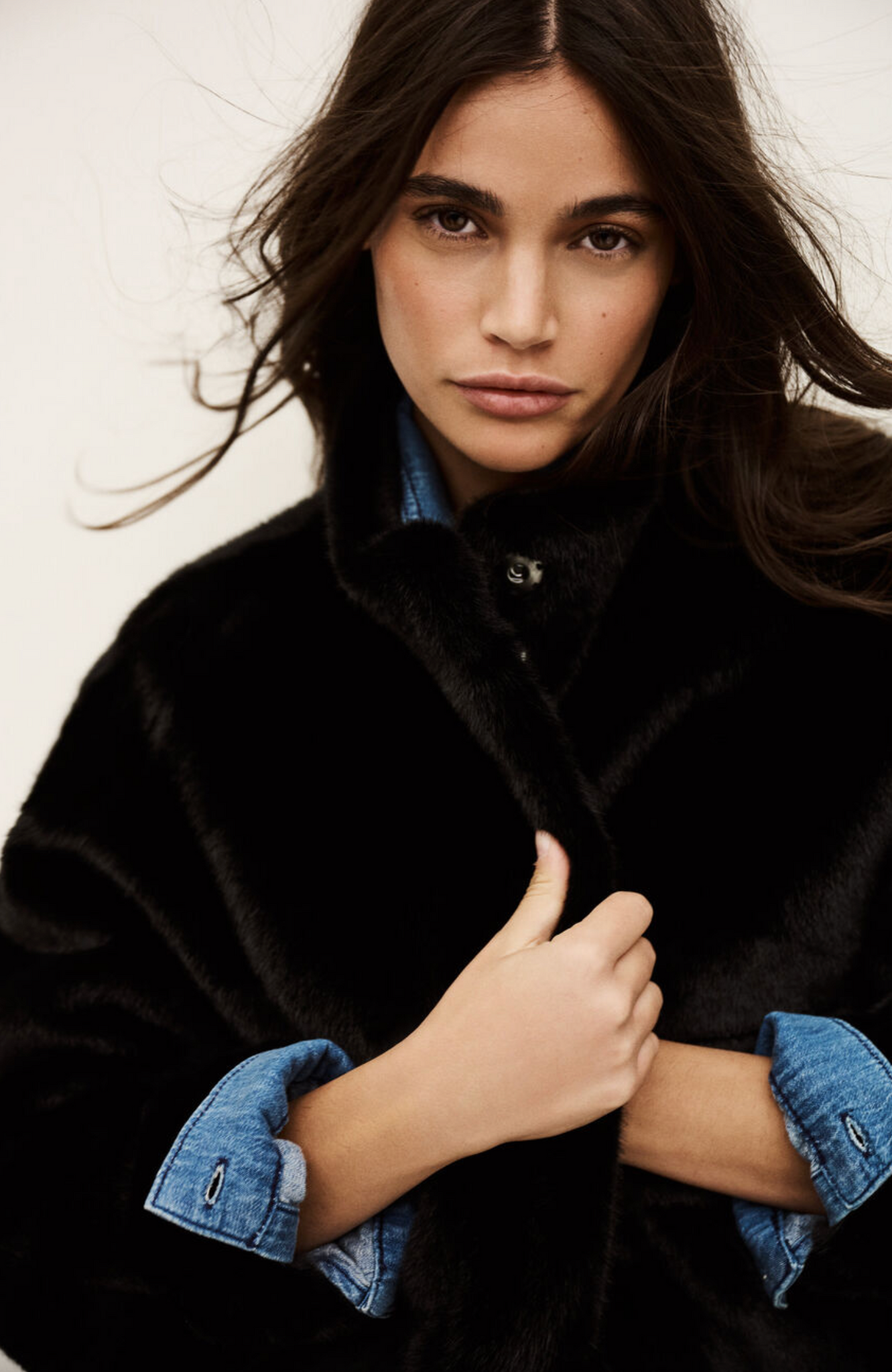 Paros Short Coat. Noir