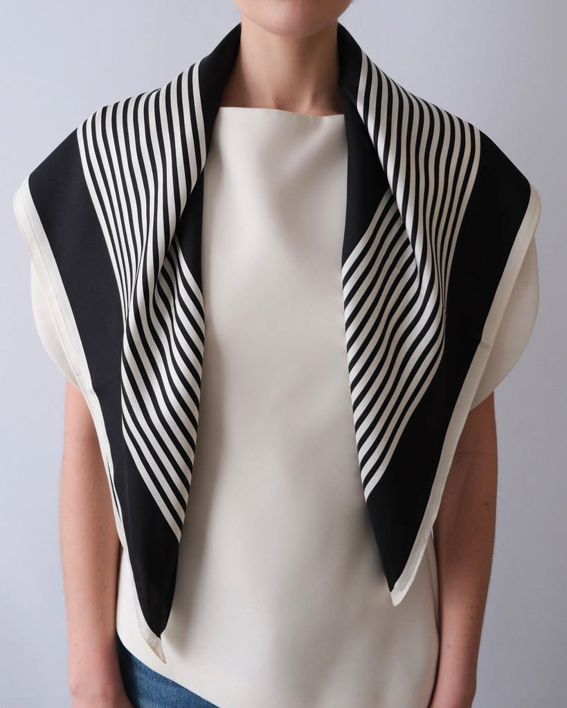 NO.2 | BLACK | 90 CM 90 CM